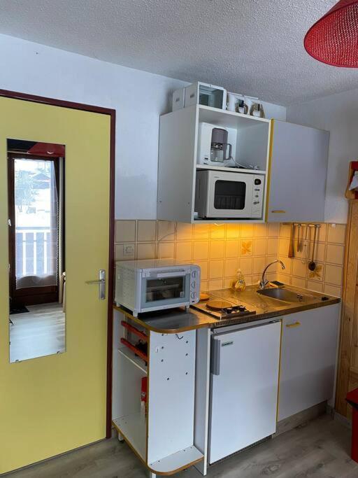Charmant Appartement Au Pied Des Pistes De Леле Екстер'єр фото